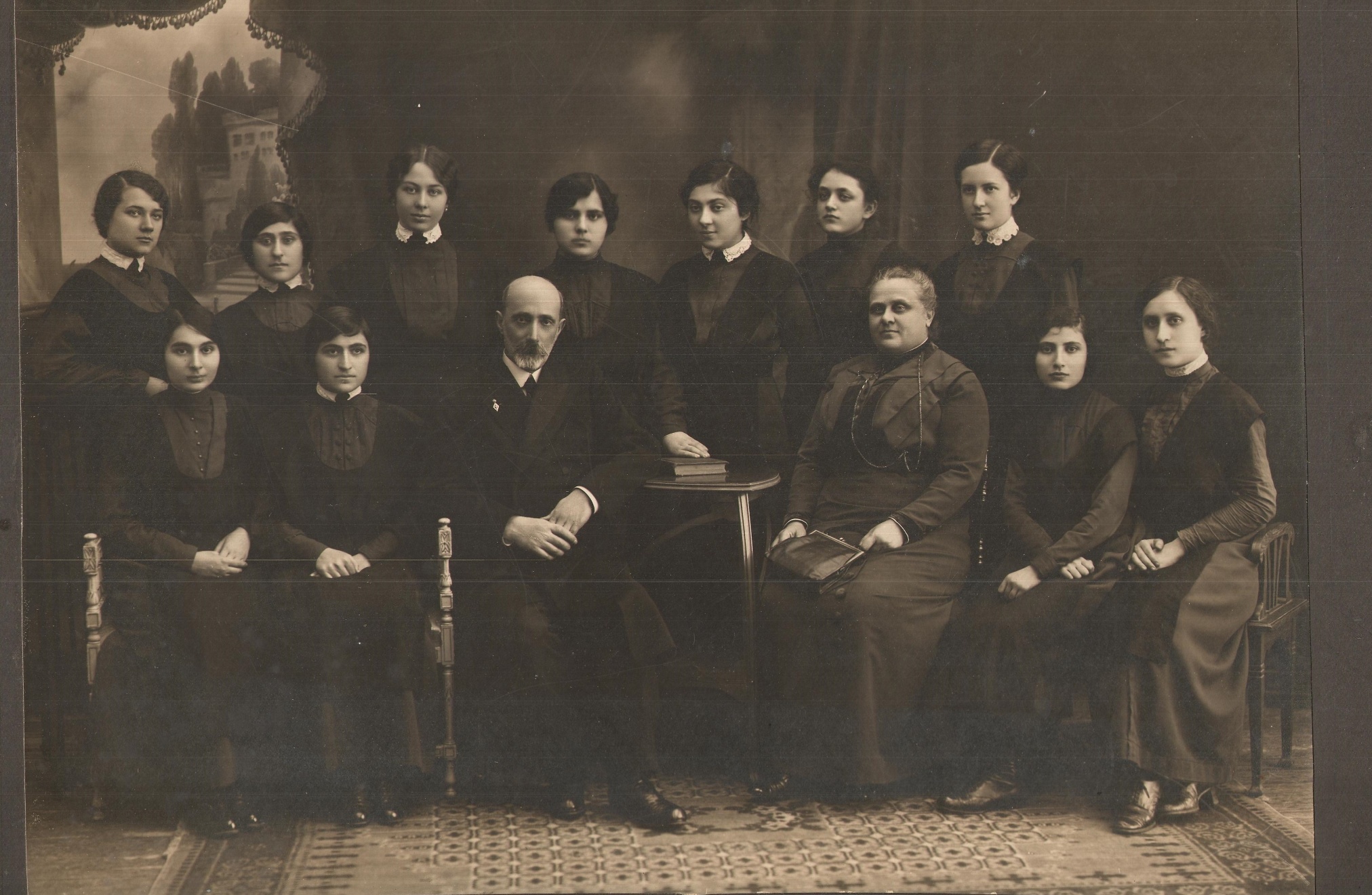 Екатерининская женская гимназия. 1910-е годы. Преподаватели И.М. 