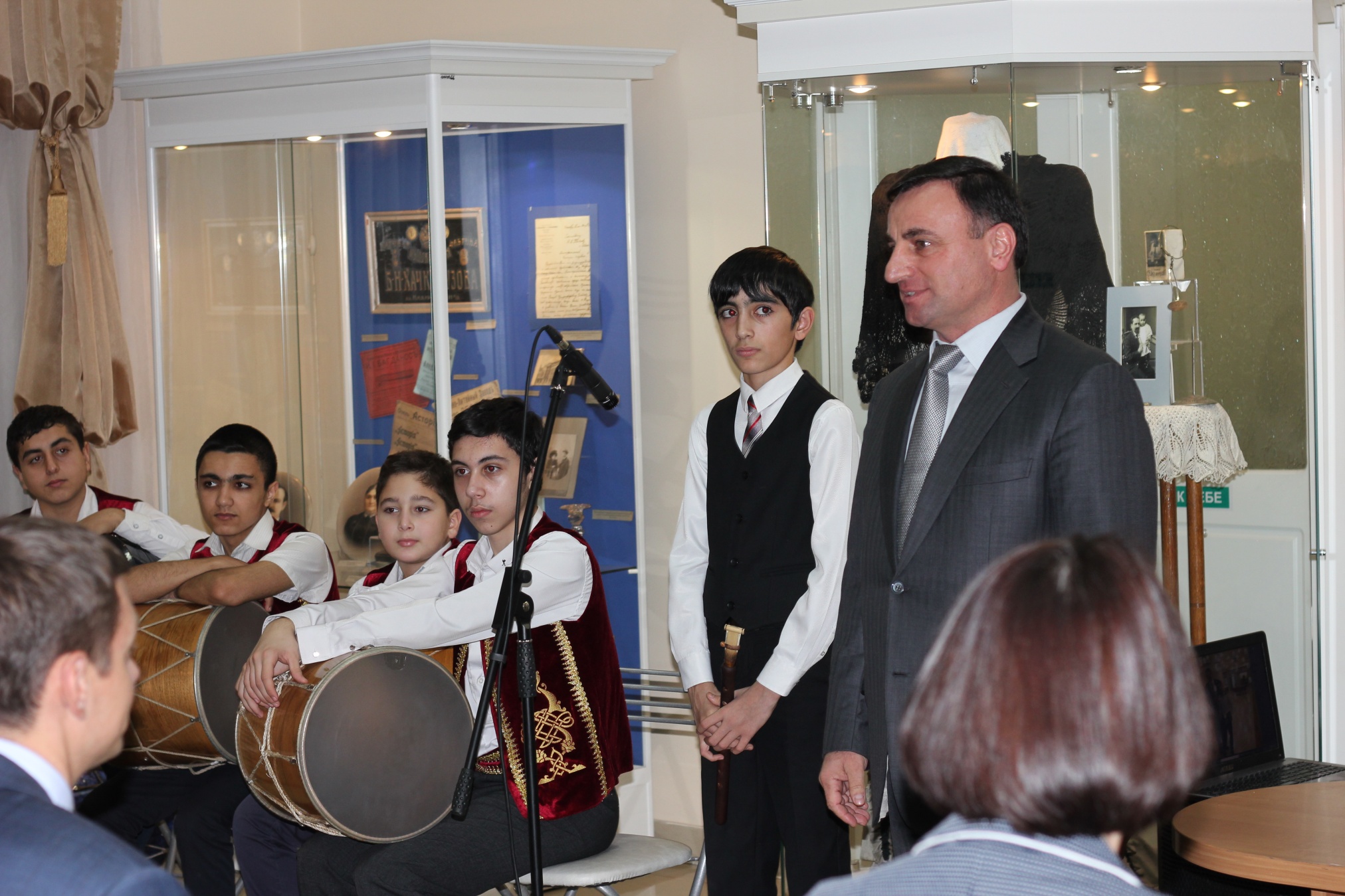 Приветствие гостей председателем Ново-Нахичеванской армянской общины Сурмаляном А.А. на 45-летии Музея русско-армянской дружбы