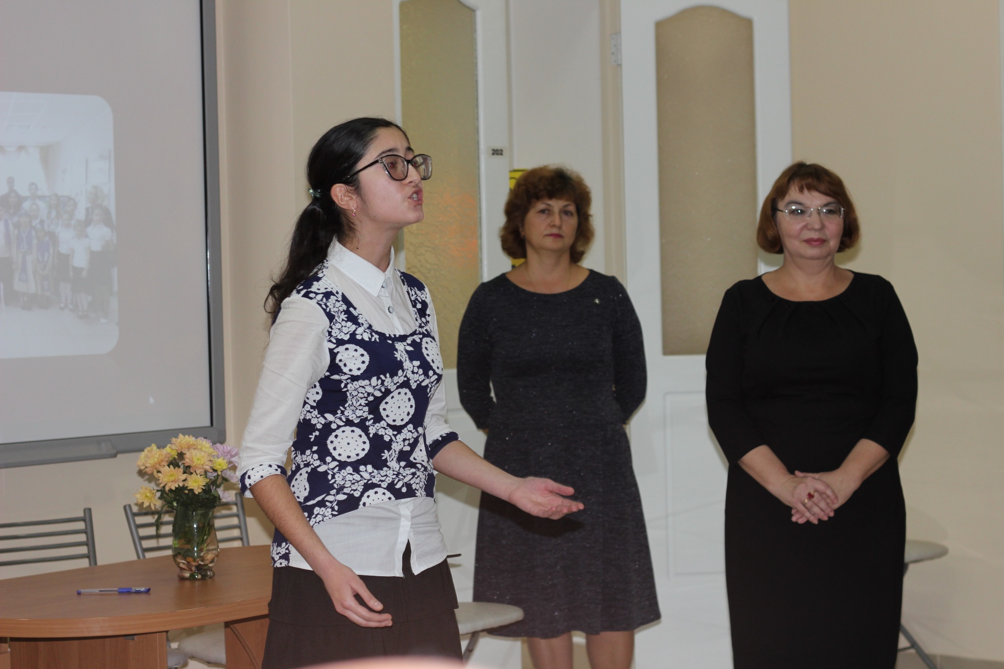Выступление поэтессы Т.Хлиян на 45-летии Музея русско-армянской дружбы