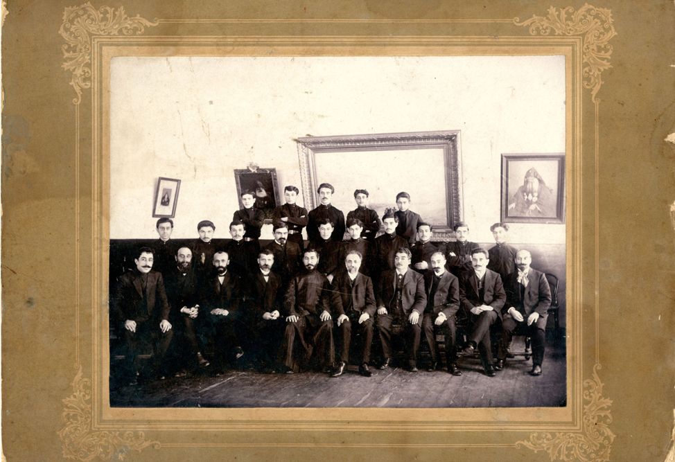 Преподаватели и учащиеся Нахичеванской армянской духовной семинарии 