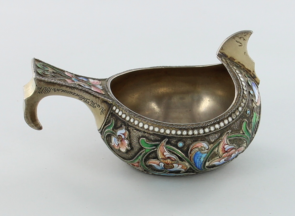 Солонка. 1980-1910 гг. Мастер В. Агафонов. РОМК_ОФ_10707.jpg Солонка. 1980-1910 гг. Мастер В. Агафонов. РОМК_ОФ_10707.jpg