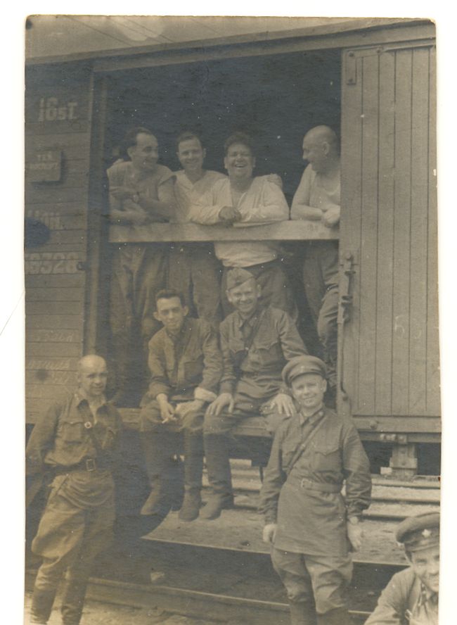 Фотография « Группа донских писателей по дороге на фронт». 1941