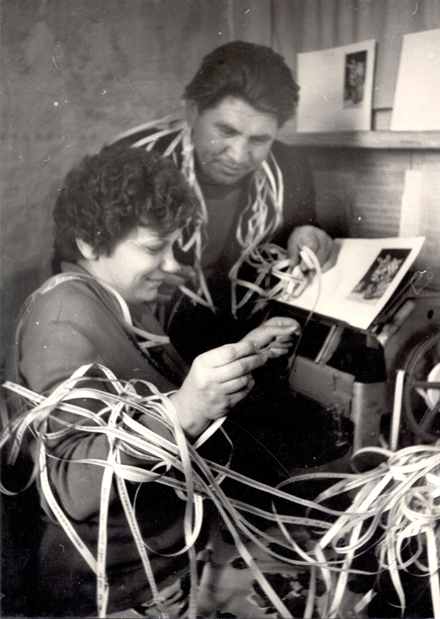 Фотография «Тысячи телеграмм со всех концов страны и из-за рубежа принимали телеграфисты станицы Вешенской в дни юбилея М.А. Шолохова», Май 1965 года