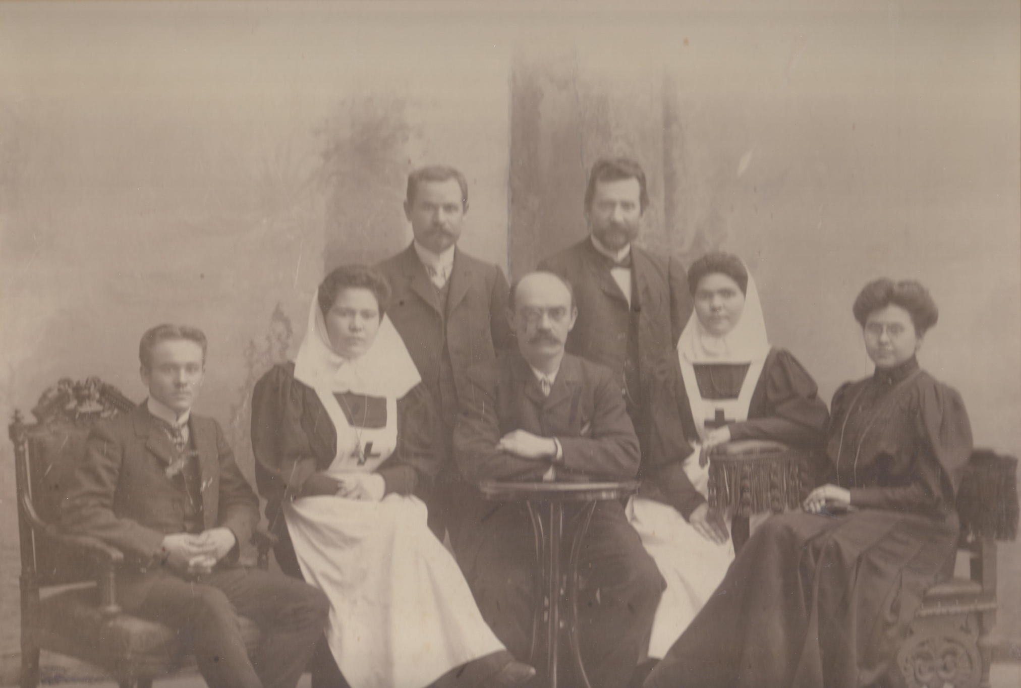 Фотография «Сестры милосердия и врачи г. Новочеркасска» 1908 г.