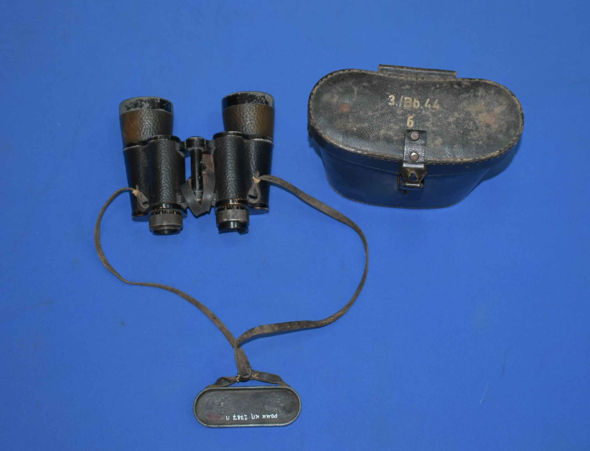 Офицерский бинокль «Dienstglas 10х50». Германия. Захвачен в качестве трофея капитаном Исаевым Н.И во время боев в районе ростовского железнодорожного вокзала 20 ноября 1941 года