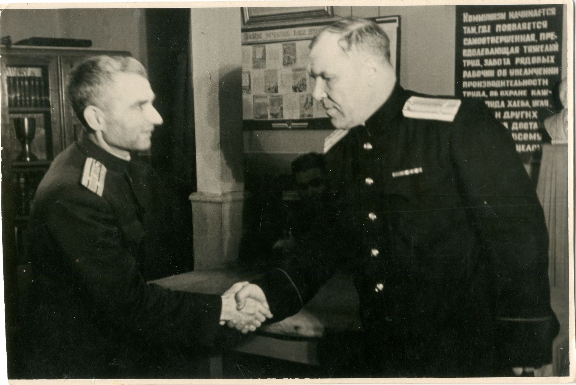 Фотография «Полковник Шкуратов и подполковник милиции Киселев Г.А.». Ростов-на-Дону. 1950-е годы