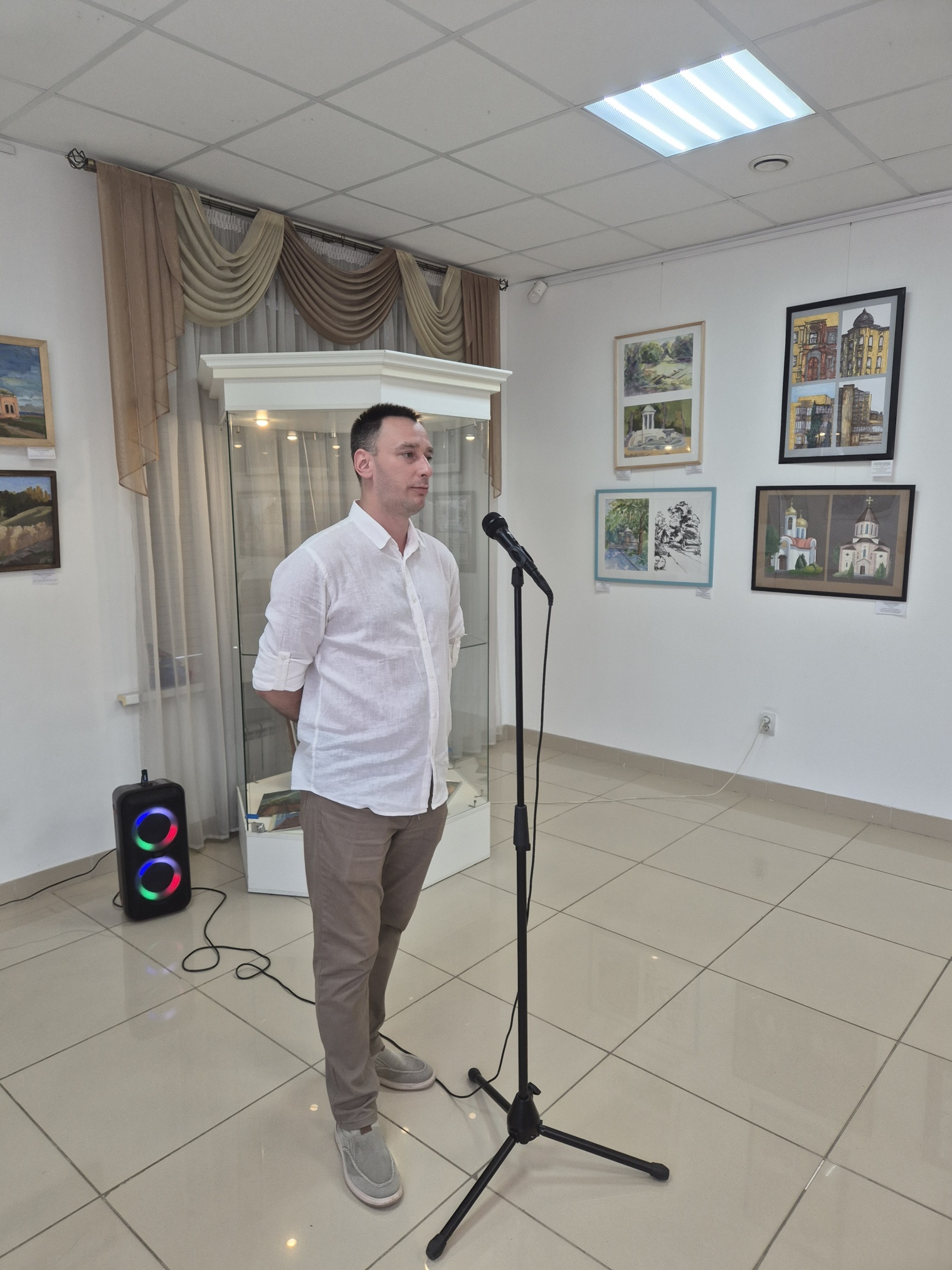 Член-корреспондент Российской академии художеств, член Творческого союза художников России, фронтовой художник, ветеран боевых действий Юрий Евгеньевич Сивачев (г. Санкт-Петербург)