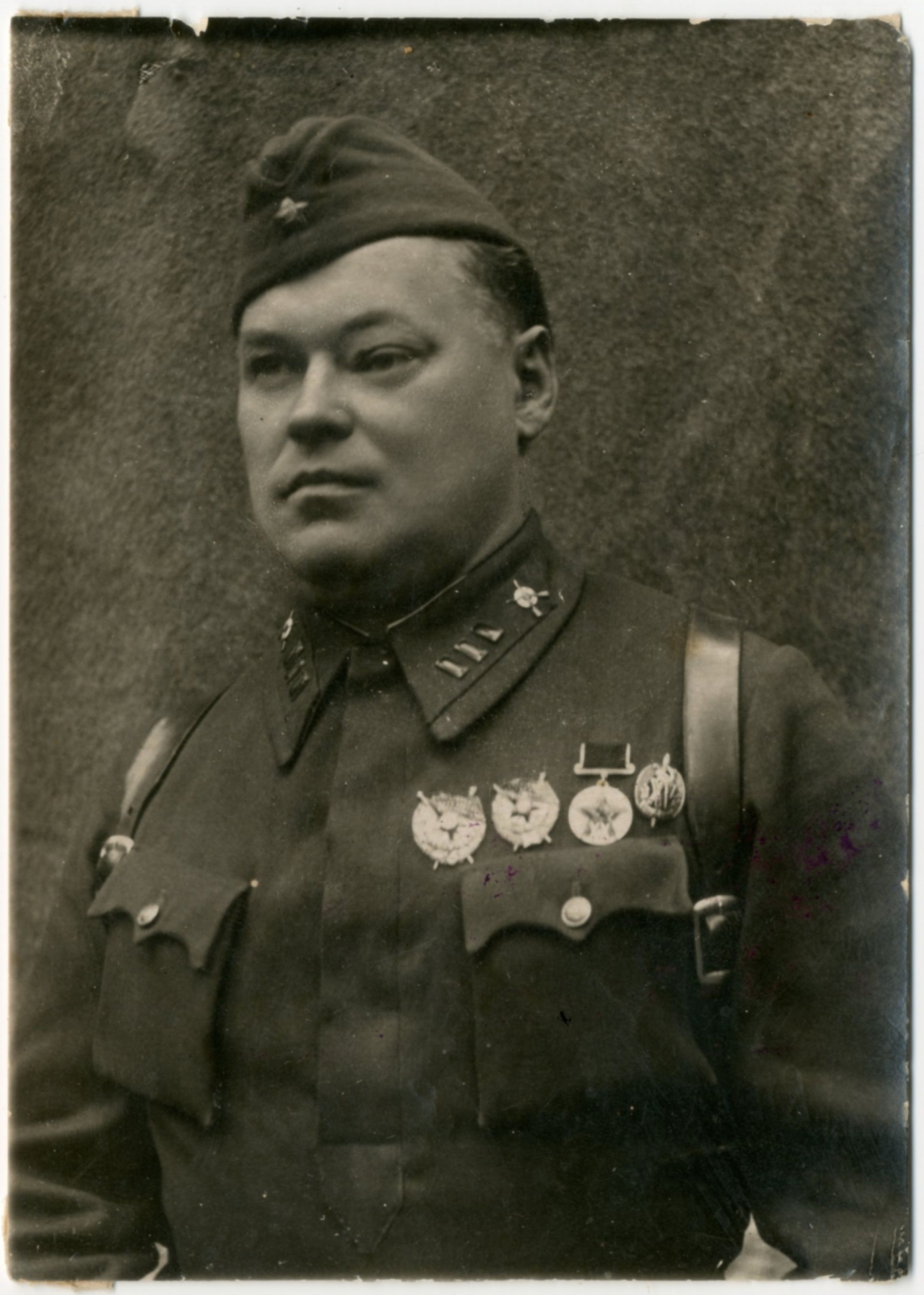 Фотография «Военный комиссар Ростовского стрелкового полка народного ополчения Штахановский П.А.». Ростов-на-Дону. 1941 год Фотография «Военный комиссар Ростовского стрелкового полка народного ополчения Штахановский П.А.». Ростов-на-Дону. 1941 год