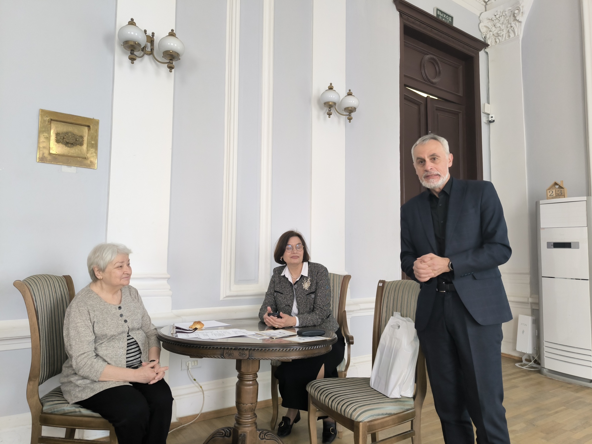 Доктор исторических наук, заместитель директора ЮНЦ РАН по научной работе Кринко Евгений Федорович Доктор исторических наук, заместитель директора ЮНЦ РАН по научной работе Кринко Евгений Федорович