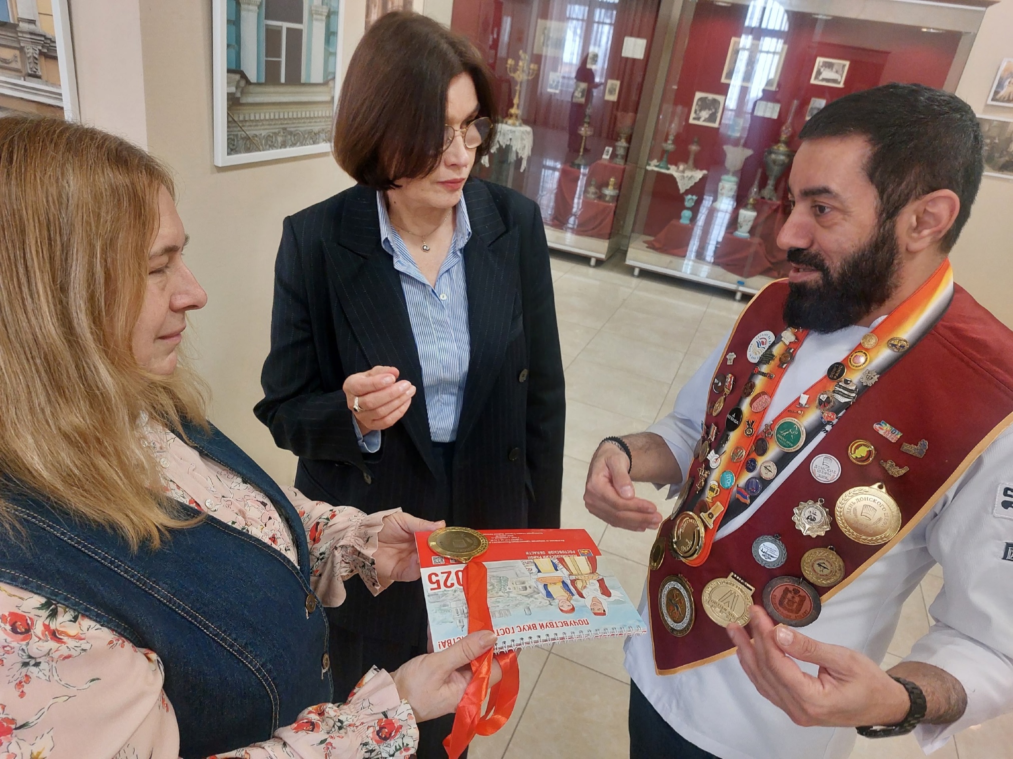 «Донские шефы» передали музею знамя своей ассоциации