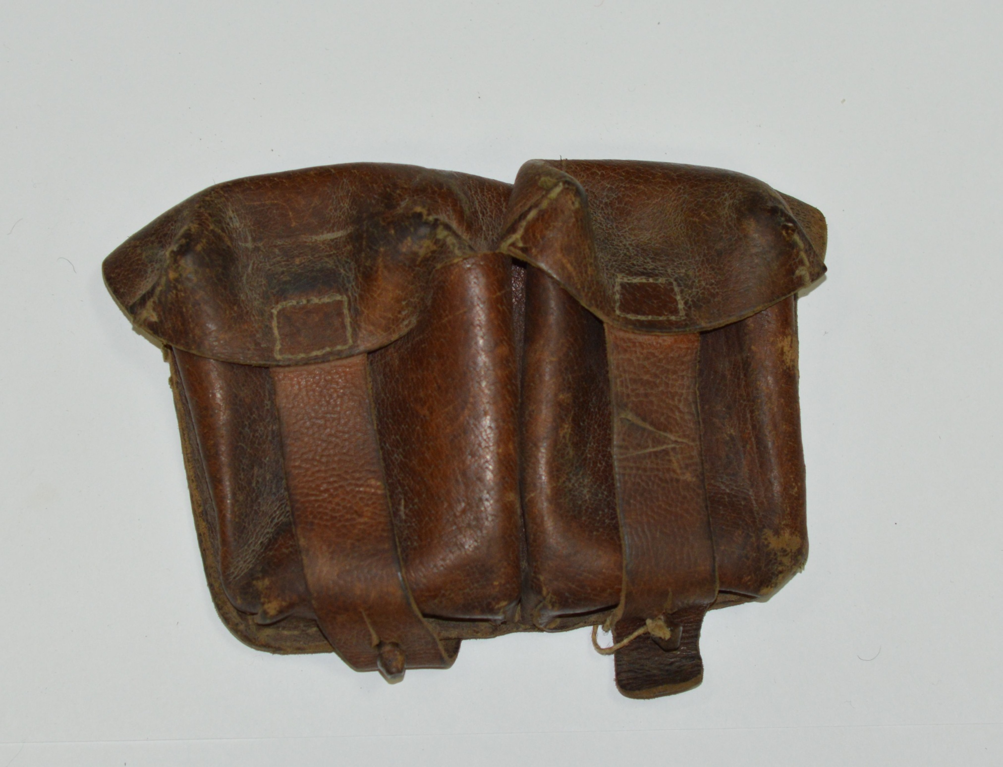 Сумка патронная(подсумок) образца 1937 года, принадлежала бойцу Ростовского стрелкового полка народного ополчения Шамшуриной Л.Н. 1941 год