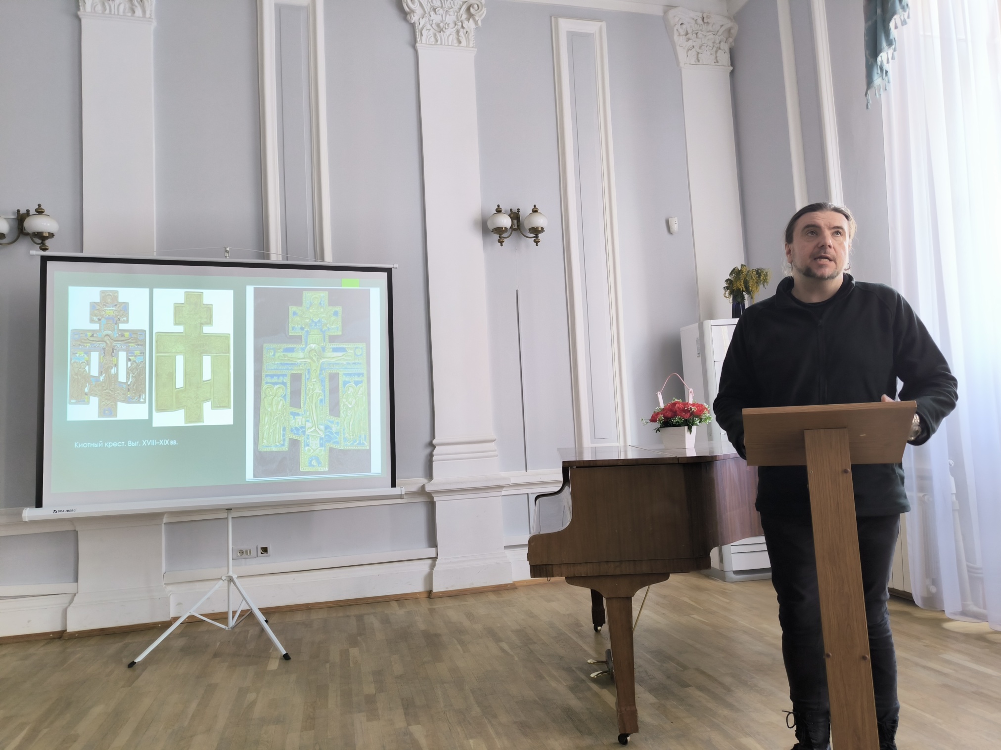 Заярный Владислав Владимирович заведующий выставочным сектором Заярный Владислав Владимирович заведующий выставочным сектором