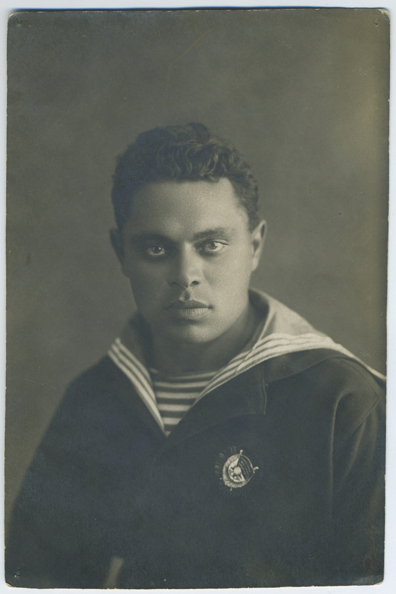 Фотография «Кавалер ордена «Красное Знамя РСФСР» матрос Дальневосточной Краснознаменной военной флотилии, участник конфликта на КВЖД (Китайско-Восточной железной дороге) Хоренко И.В.». Хабаровск. 1930 год