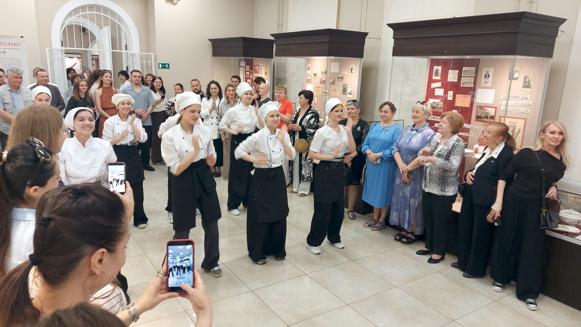 Открытие выставки «Кушать подано!» Открытие выставки «Кушать подано!»