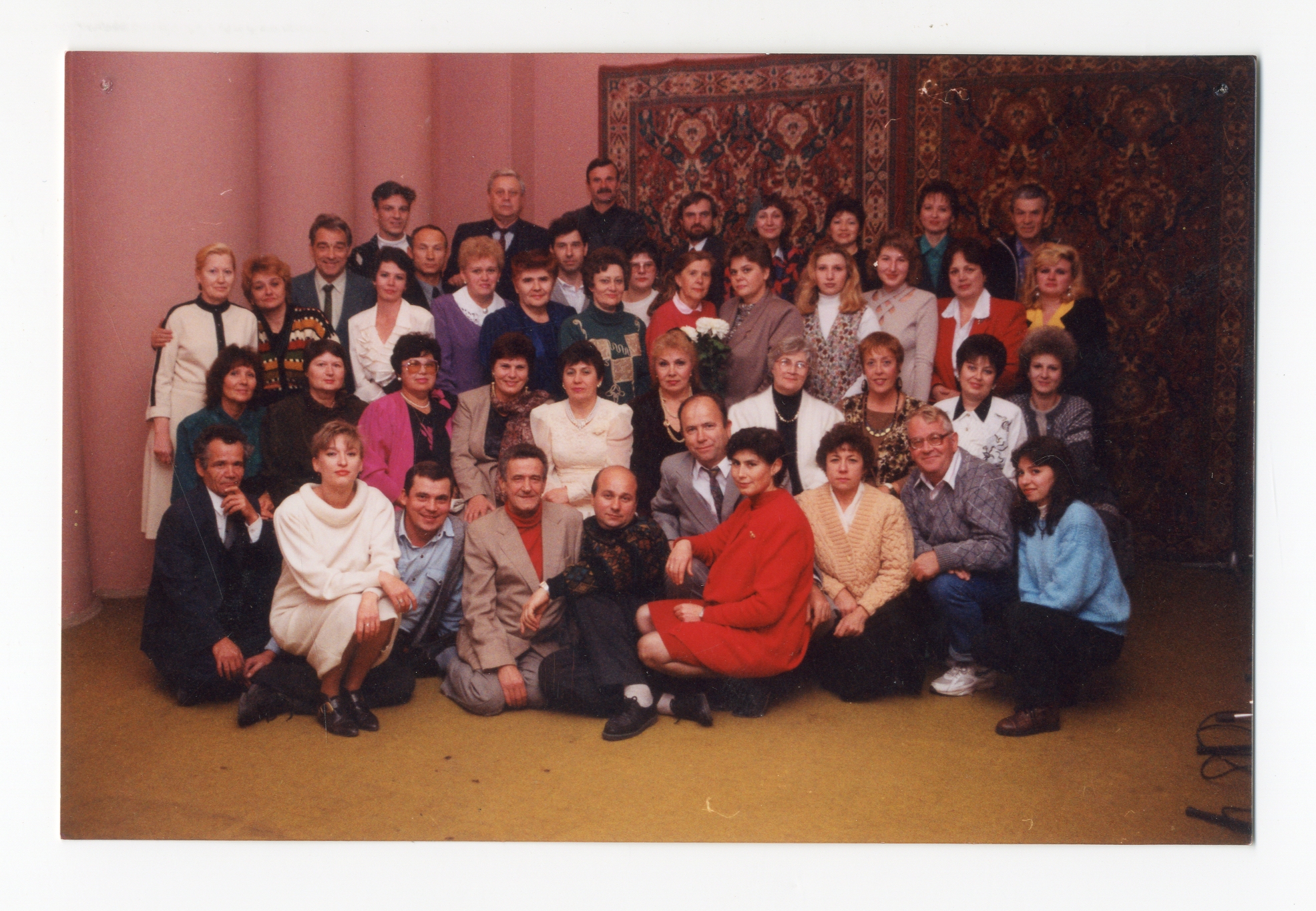 Фотография "Коллектив сотрудников "Дон-ТР" в 70-летний юбилей радио". Ростов-на-Дону , 1995 г.