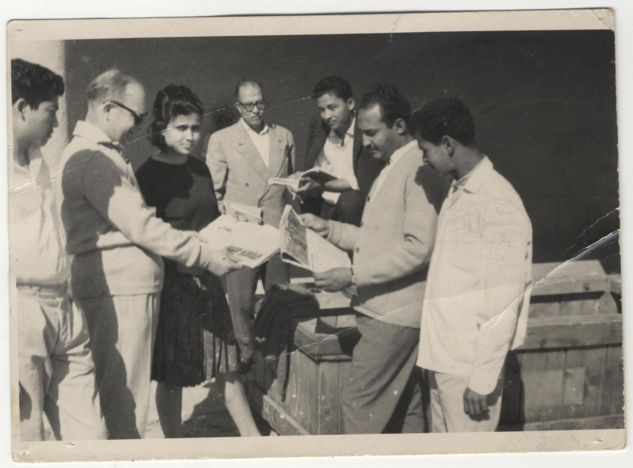 Фотография "Улесов А.А. среди арабских специалистов" 1965 г.