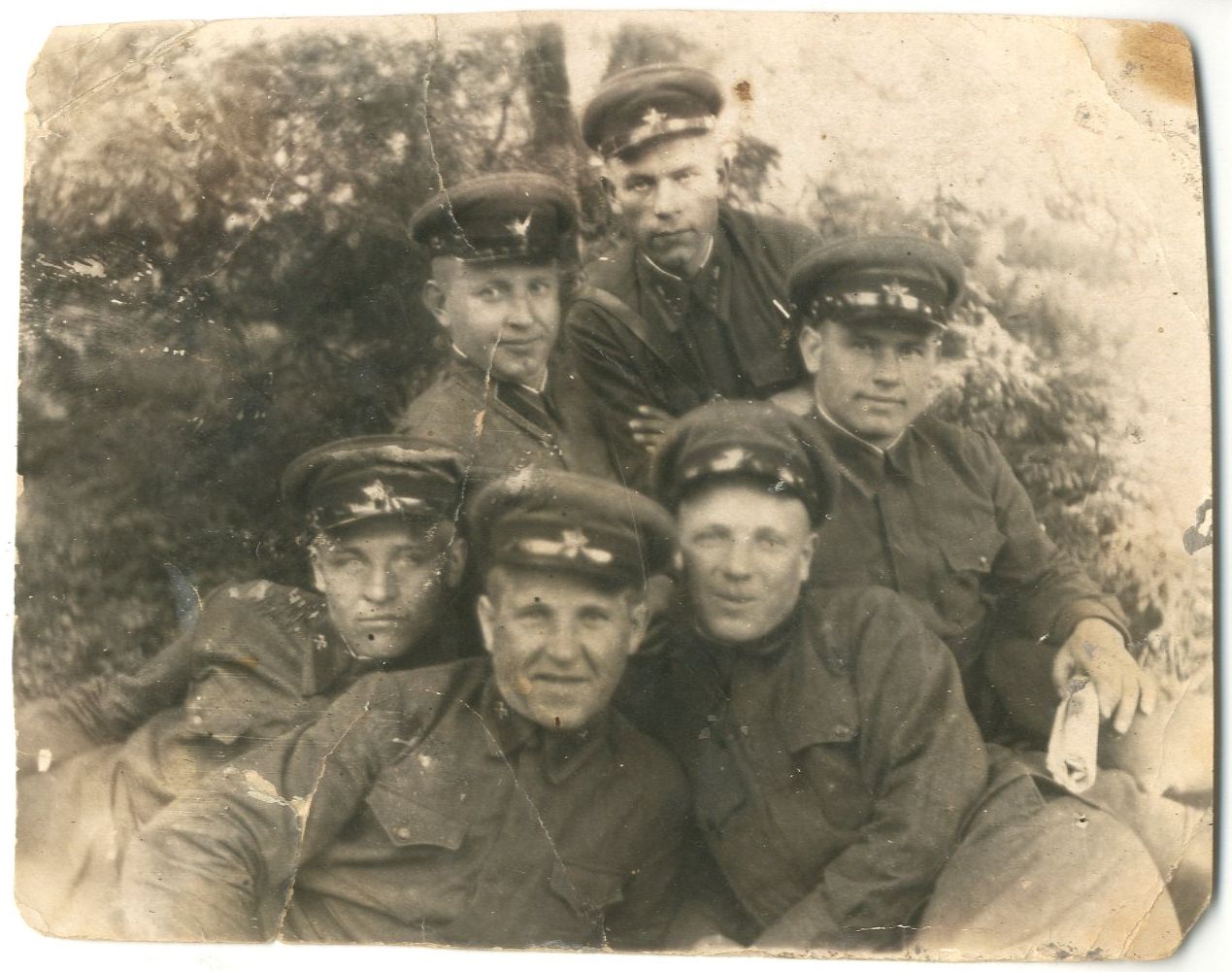 Фотография «Старшина Кручинина В.Ф (в центре на втором плане) с группой военнослужащих». СССР. 1936-1937 годы Фотография «Старшина Кручинина В.Ф (в центре на втором плане) с группой военнослужащих». СССР. 1936-1937 годы