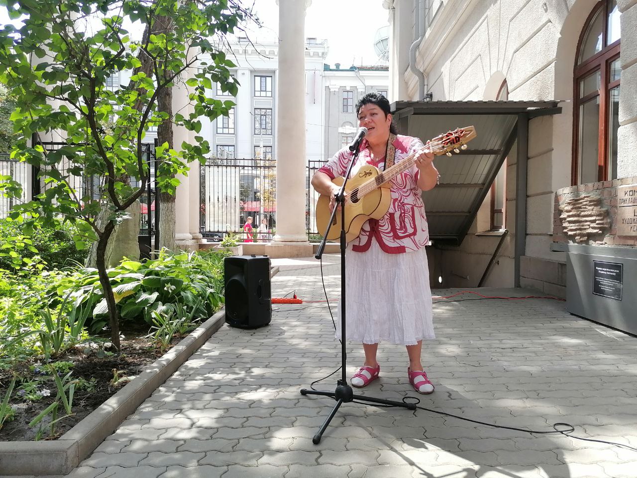 Лара Сноу (Светлана Марциновская).jpg Лара Сноу (Светлана Марциновская).jpg