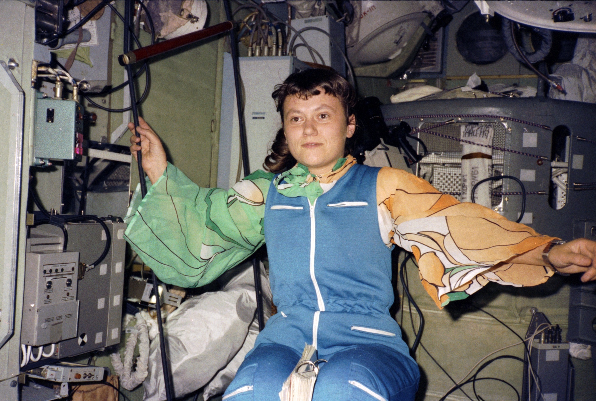 Космонавт Светлана Савицкая на борту орбитальной станции «Салют-7». Август 1982 года