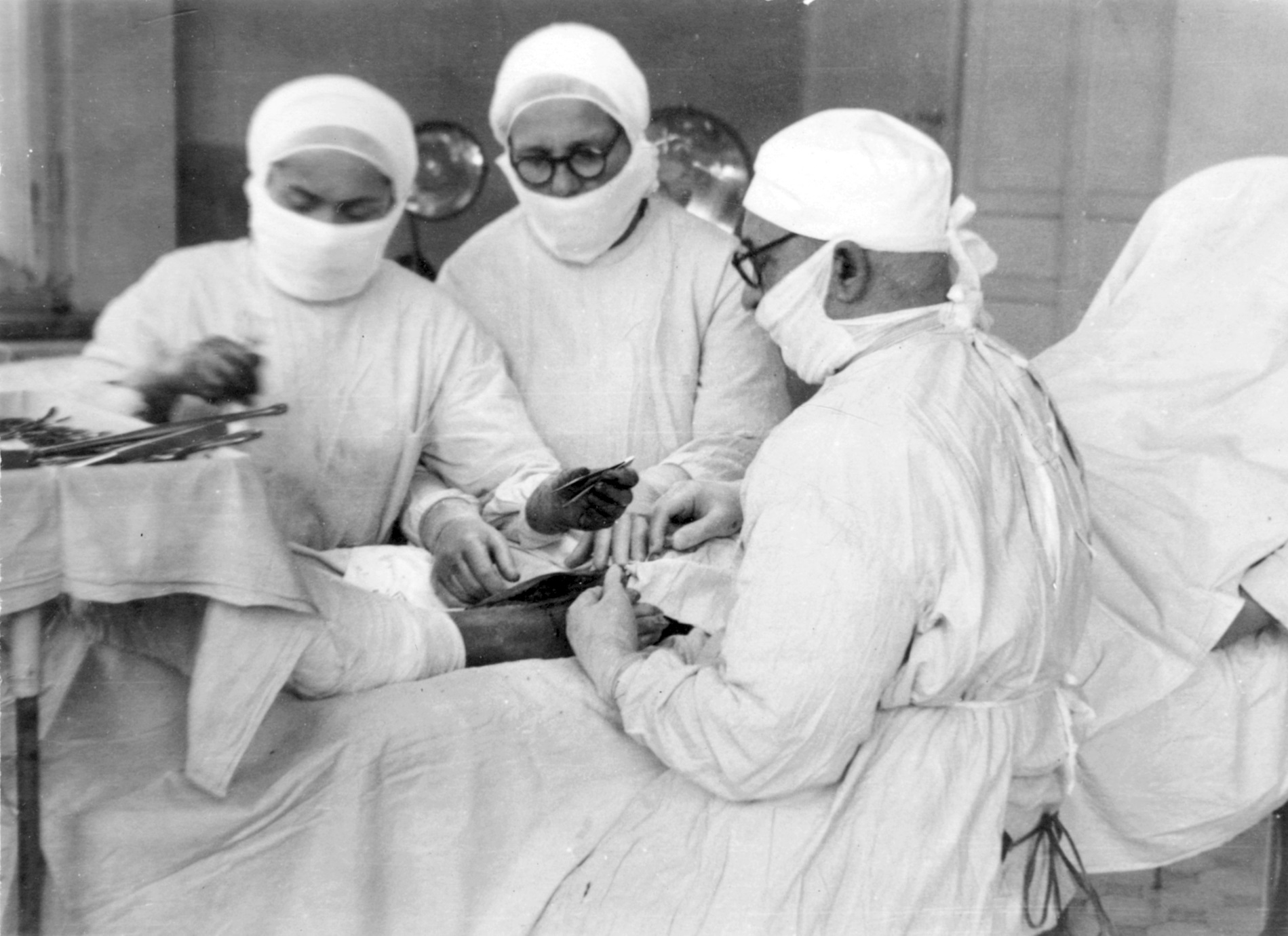 Фото "Н.А. Богораз на операции" СССР, Москва, Главный Военный госпиталь 1943 - 1952 гг.