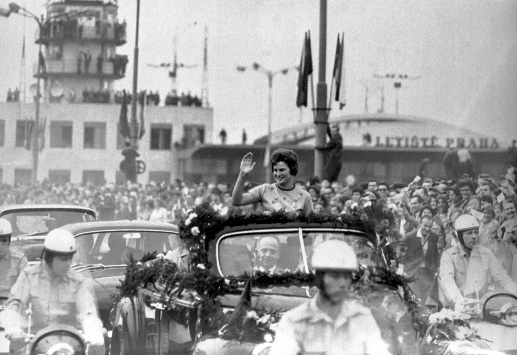 Встреча Валентины Терешковой в аэропорту Праги. Август 1963 года