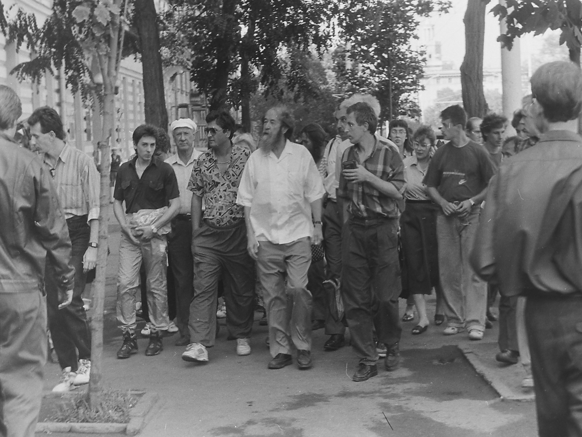 С.А. Солженицын в Ростове-на-Дону. Прогулка по городу. 17 сентября 1994 г. 